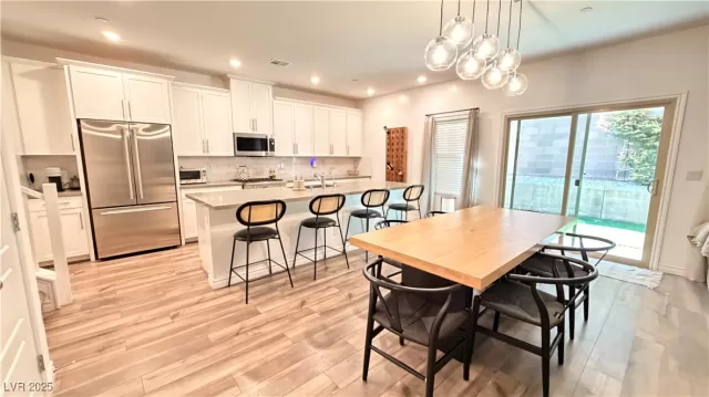 MLS: 2732552 Condo For Sale