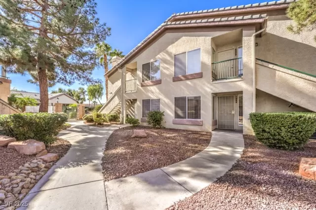 MLS: 2732557 Condo For Sale