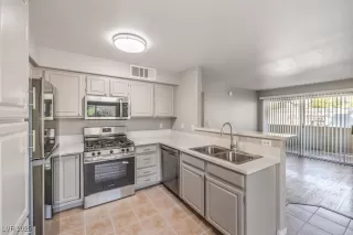 Photo #3: 2732557 Listing