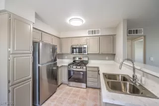 Photo #4: 2732557 Listing