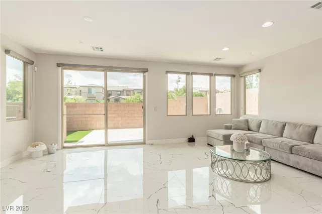MLS: 2732587 Condo For Sale