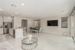 Photo #2: 2732587 Listing 