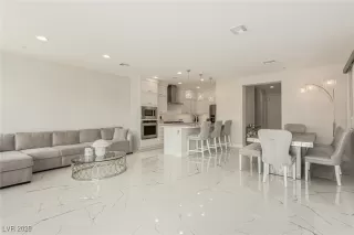 Photo #3: 2732587 Listing 
