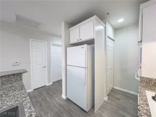 Photo #4: 2732605 Listing