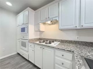 Photo #5: 2732605 Listing