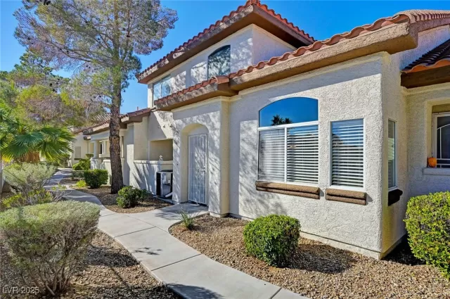 MLS: 2732615 Condo For Sale