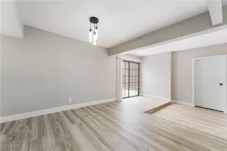 Photo #5: 2732625 Listing 