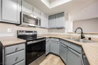 Photo #5: 2732662 Listing