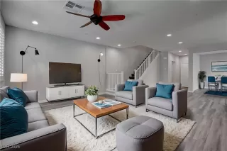 Photo #3: 2732676 Listing