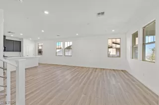 Photo #3: 2732688 Listing