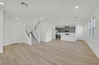 Photo #4: 2732688 Listing