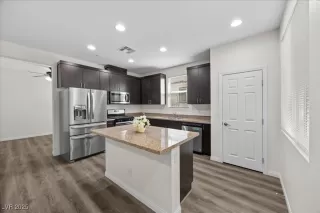 Photo #4: 2732703 Listing 