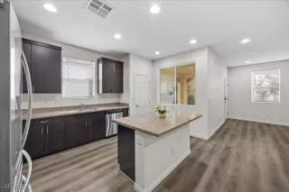 Photo #5: 2732703 Listing 