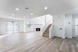 Photo #4: 2732705 Listing