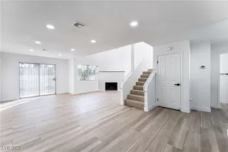 Photo #5: 2732705 Listing