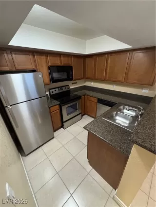 Photo #5: 2732731 Listing 