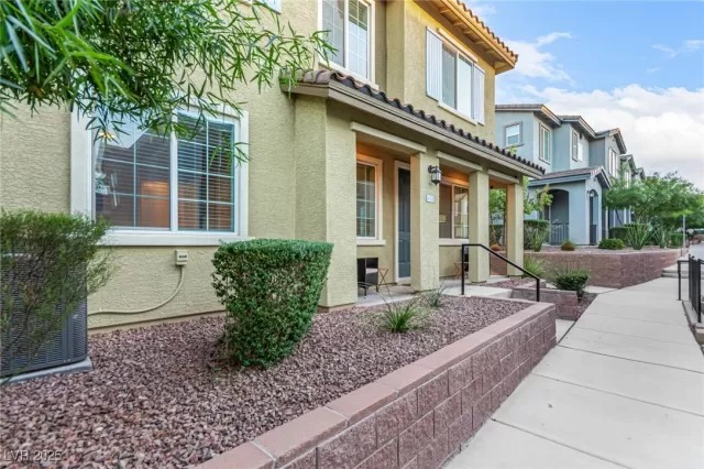 MLS: 2732809 Condo For Sale