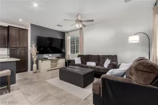 Photo #3: 2732809 Listing