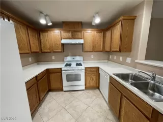 Photo #3: 2732810 Listing 