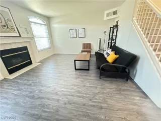 Photo #5: 2732820 Listing