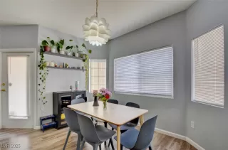 Photo #3: 2732833 Listing