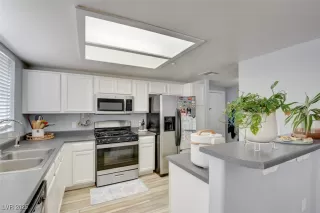 Photo #5: 2732833 Listing