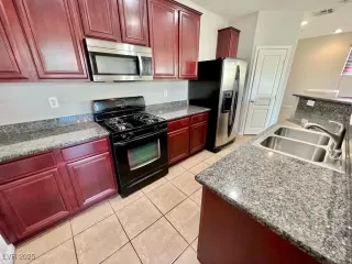 Photo #4: 2732842 Listing 