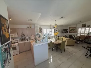 Photo #6: 2732846 Listing 