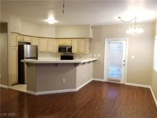 Photo #1: 2732851 Listing 