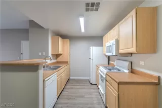 Photo #5: 2732882 Listing 