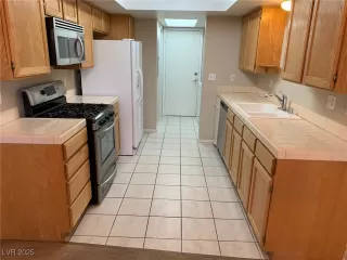 Photo #3: 2732896 Listing 