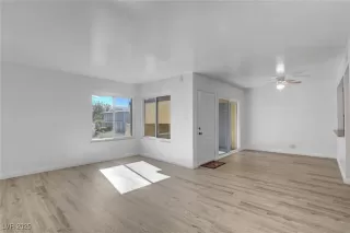 Photo #5: 2732906 Listing 