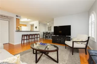 Photo #1: 2732912 Listing 