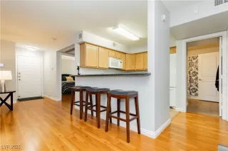 Photo #5: 2732912 Listing 