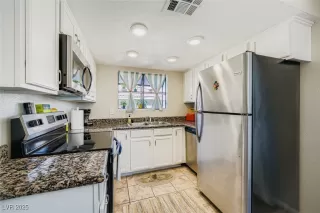 Photo #4: 2732917 Listing 