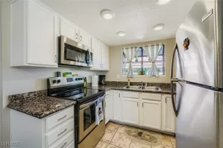 Photo #5: 2732917 Listing 