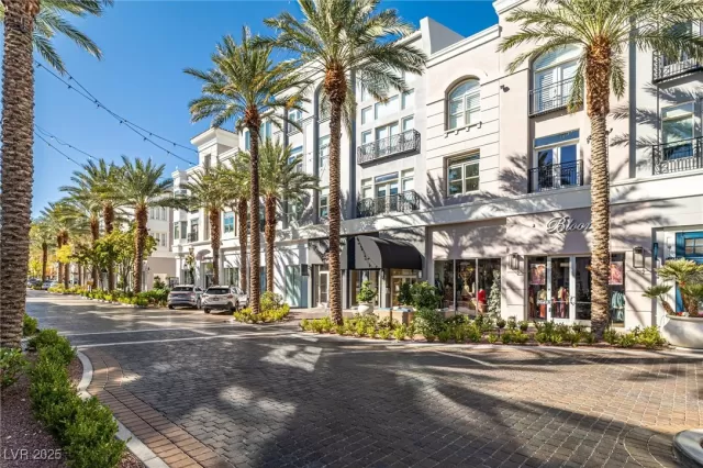 MLS: 2732934 Condo For Sale