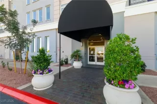 Photo #2: 2732934 Listing