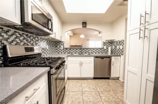 Photo #3: 2732940 Listing 