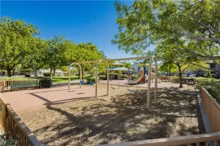 Photo #4: 2732942 Listing