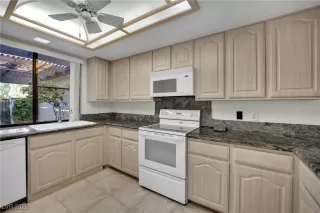 Photo #3: 2732963 Listing