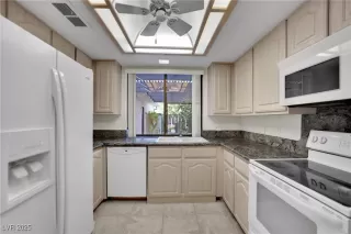 Photo #4: 2732963 Listing