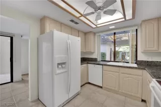 Photo #5: 2732963 Listing