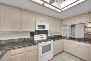 Photo #6: 2732963 Listing