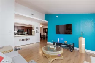 Photo #2: 2732983 Listing 