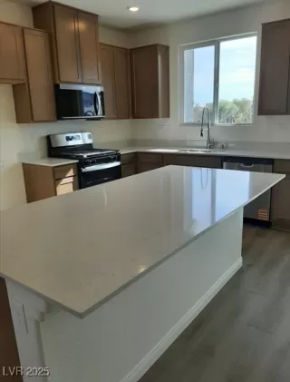 Photo #2: 2733005 Listing