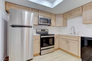 Photo #2: 2733057 Listing