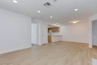 Photo #4: 2733057 Listing