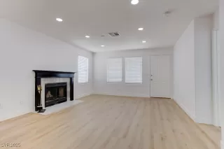 Photo #5: 2733057 Listing