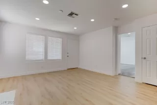 Photo #6: 2733057 Listing